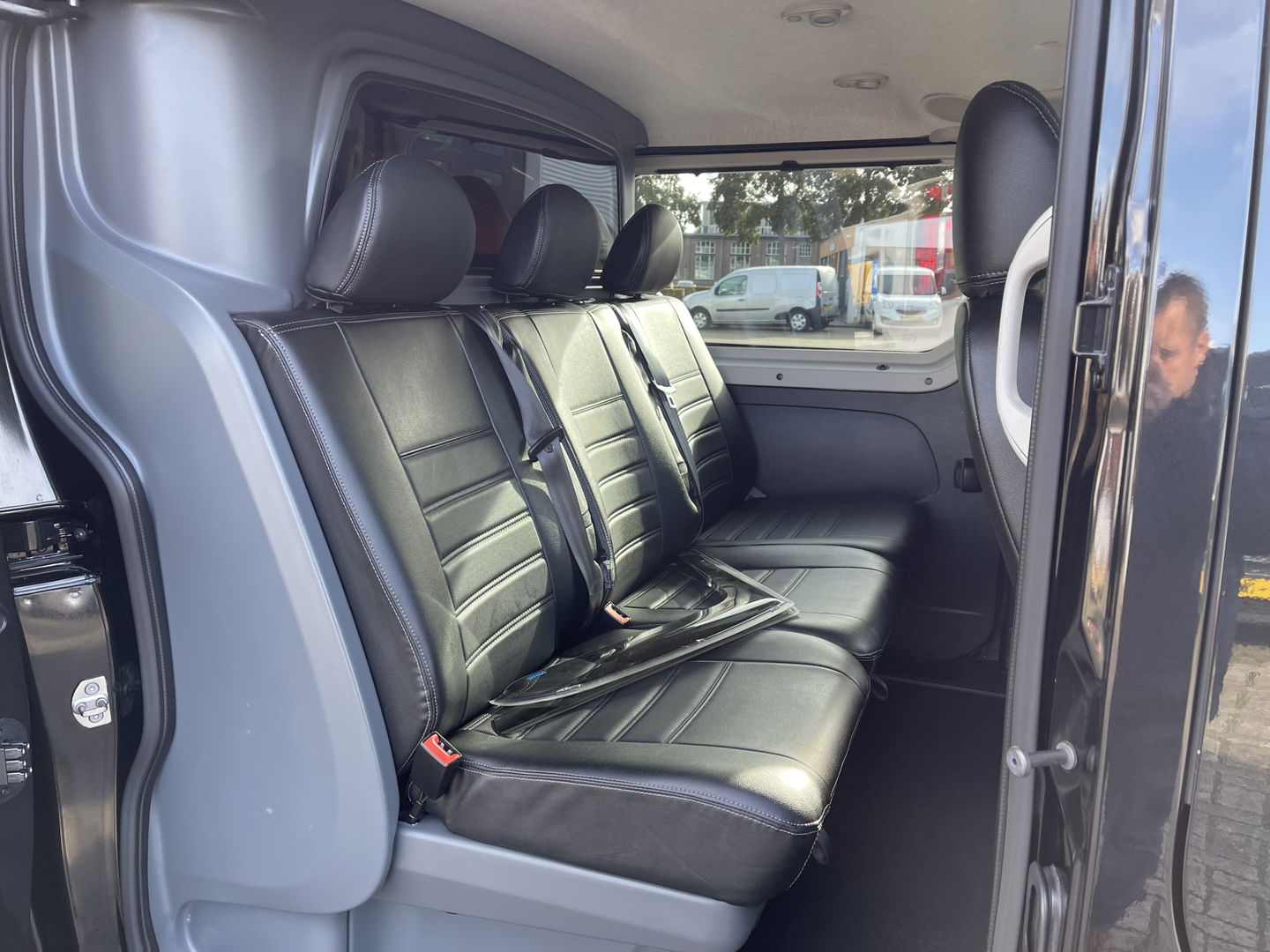 Renault Trafic 2.0 dCi 170pk automaat T29 L2H1 DC 5 persoons Luxe / vaste prijs rijklaar € 24.950 ex btw / lease vanaf € 407 / dubbele schuifdeur / trekhaak / camera / airco / cruise / navigatie !