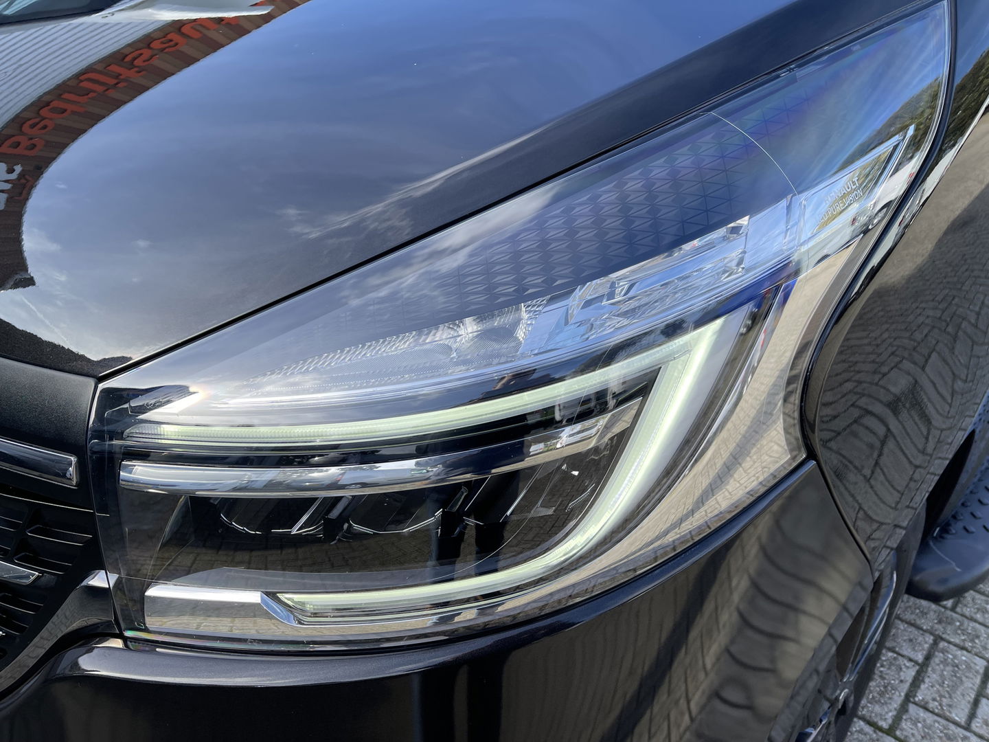 Renault Trafic 2.0 dCi 170pk automaat T29 L2H1 DC 5 persoons Luxe / vaste prijs rijklaar € 24.950 ex btw / lease vanaf € 407 / dubbele schuifdeur / trekhaak / camera / airco / cruise / navigatie !