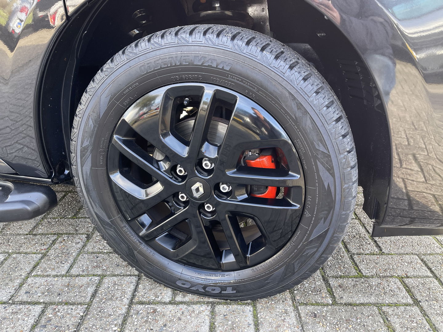 Renault Trafic 2.0 dCi 170pk automaat T29 L2H1 DC 5 persoons Luxe / vaste prijs rijklaar € 24.950 ex btw / lease vanaf € 407 / dubbele schuifdeur / trekhaak / camera / airco / cruise / navigatie !