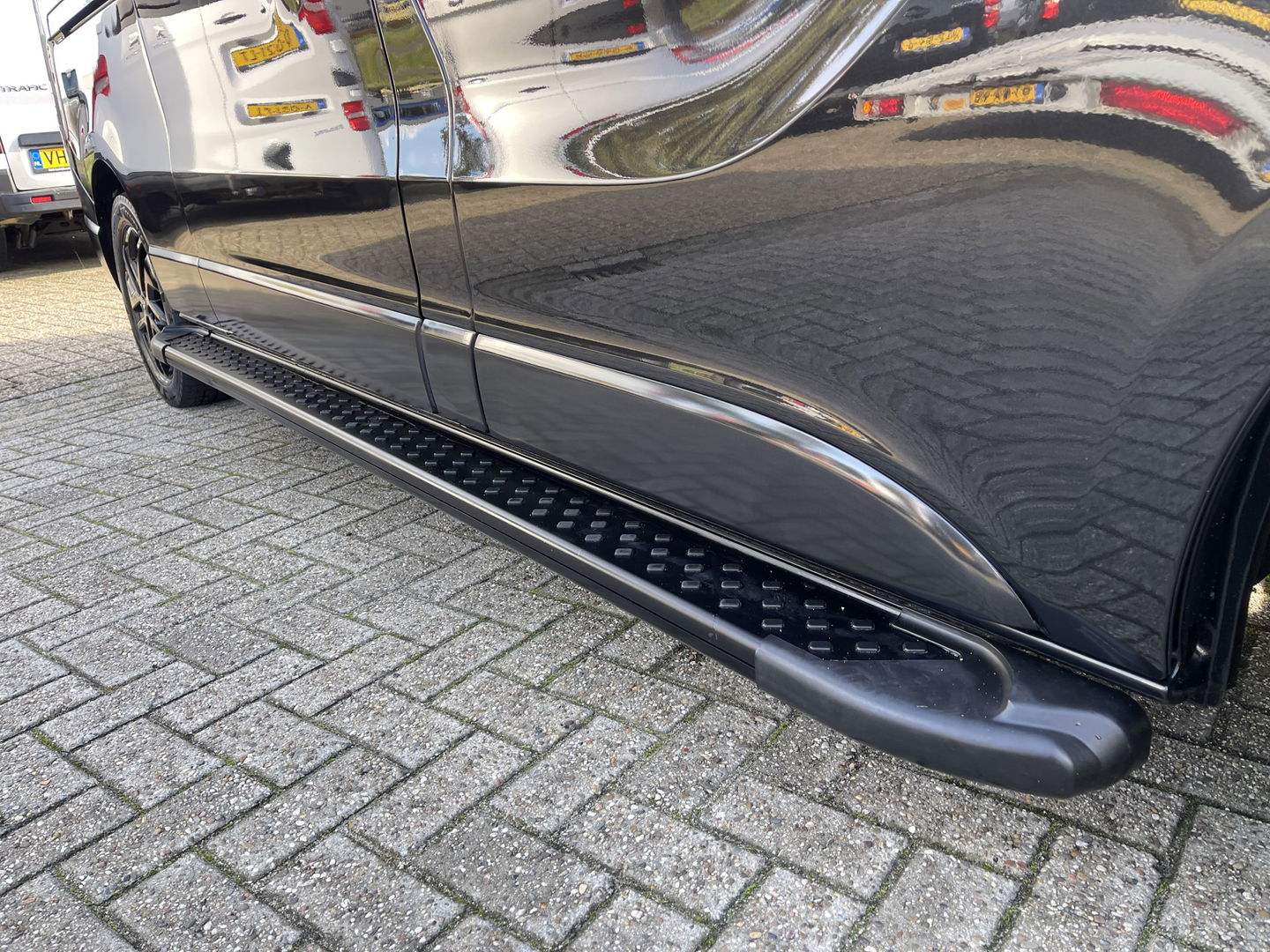 Renault Trafic 2.0 dCi 170pk automaat T29 L2H1 DC 5 persoons Luxe / vaste prijs rijklaar € 24.950 ex btw / lease vanaf € 407 / dubbele schuifdeur / trekhaak / camera / airco / cruise / navigatie !