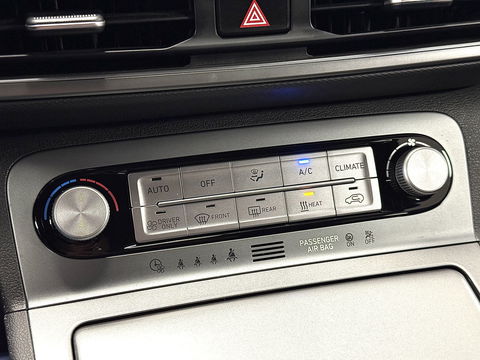 Hyundai KONA EV Comfort Smart 39 kWh | Standkachel | Krell Sound | Camera | Stuurwielverwarming | Stoelverwarming | Lane Assist | Dodehoeksensor | Adaptieve Cruise Control | DAB |