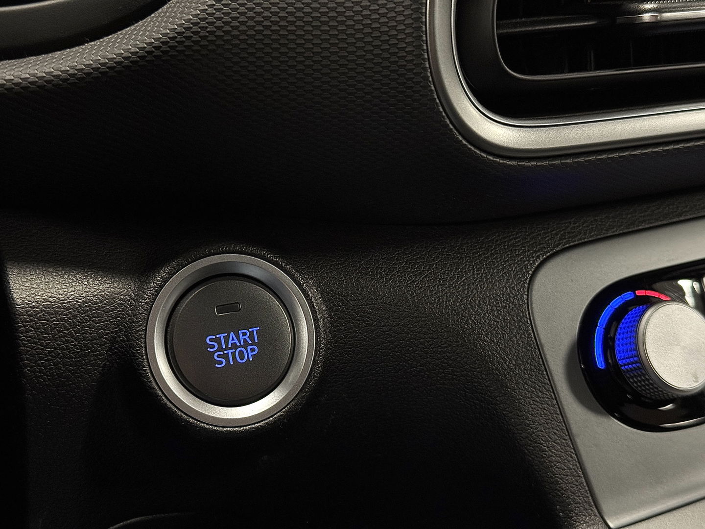 Hyundai KONA EV Comfort Smart 39 kWh | Standkachel | Krell Sound | Camera | Stuurwielverwarming | Stoelverwarming | Lane Assist | Dodehoeksensor | Adaptieve Cruise Control | DAB |