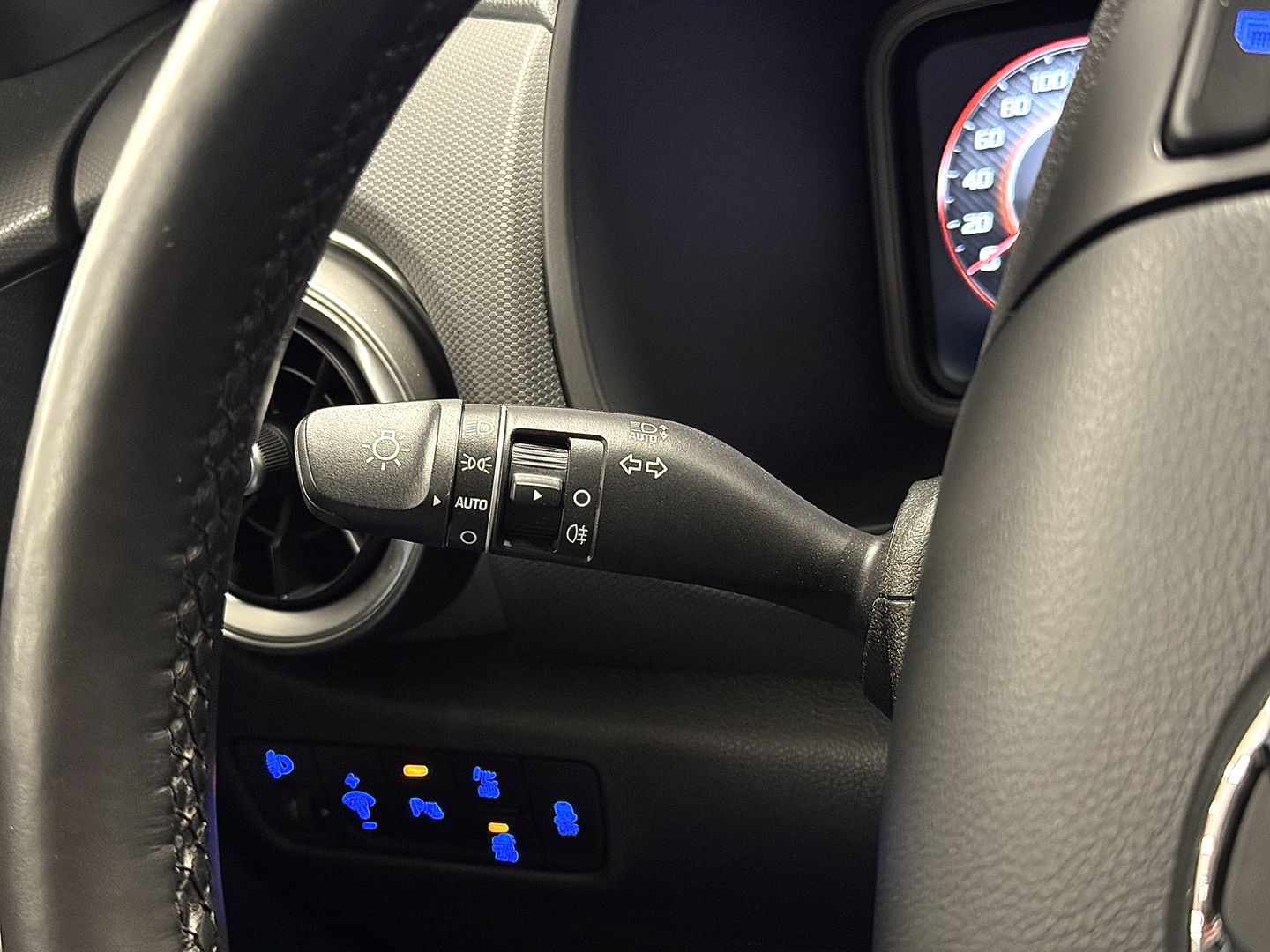 Hyundai KONA EV Comfort Smart 39 kWh | Standkachel | Krell Sound | Camera | Stuurwielverwarming | Stoelverwarming | Lane Assist | Dodehoeksensor | Adaptieve Cruise Control | DAB |