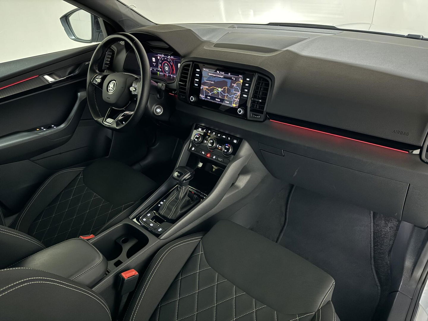 Škoda Karoq 1.5 TSI ACT Sportline Pano ACC Sfeer Canton Trekh. NAP