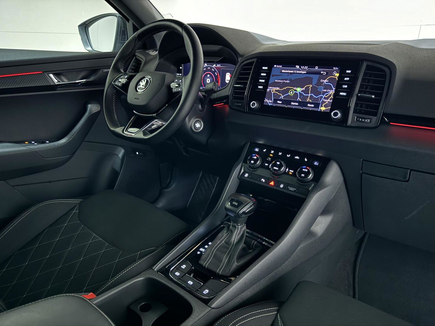 Škoda Karoq 1.5 TSI ACT Sportline Pano ACC Sfeer Canton Trekh. NAP