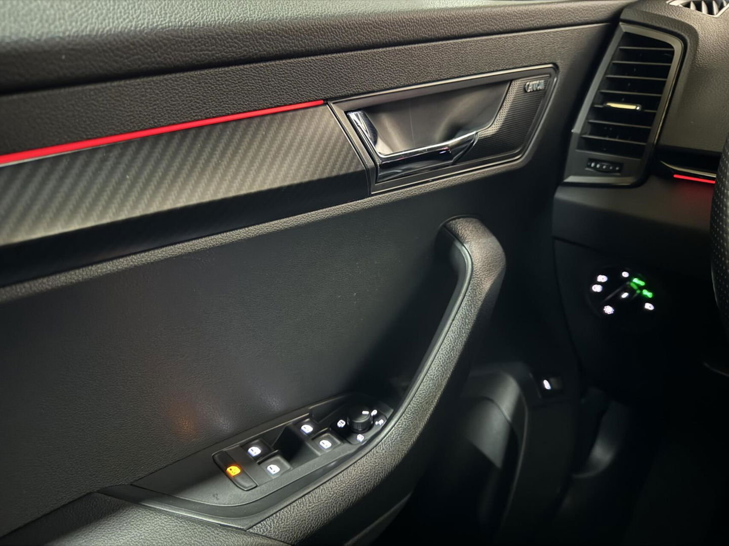 Škoda Karoq 1.5 TSI ACT Sportline Pano ACC Sfeer Canton Trekh. NAP