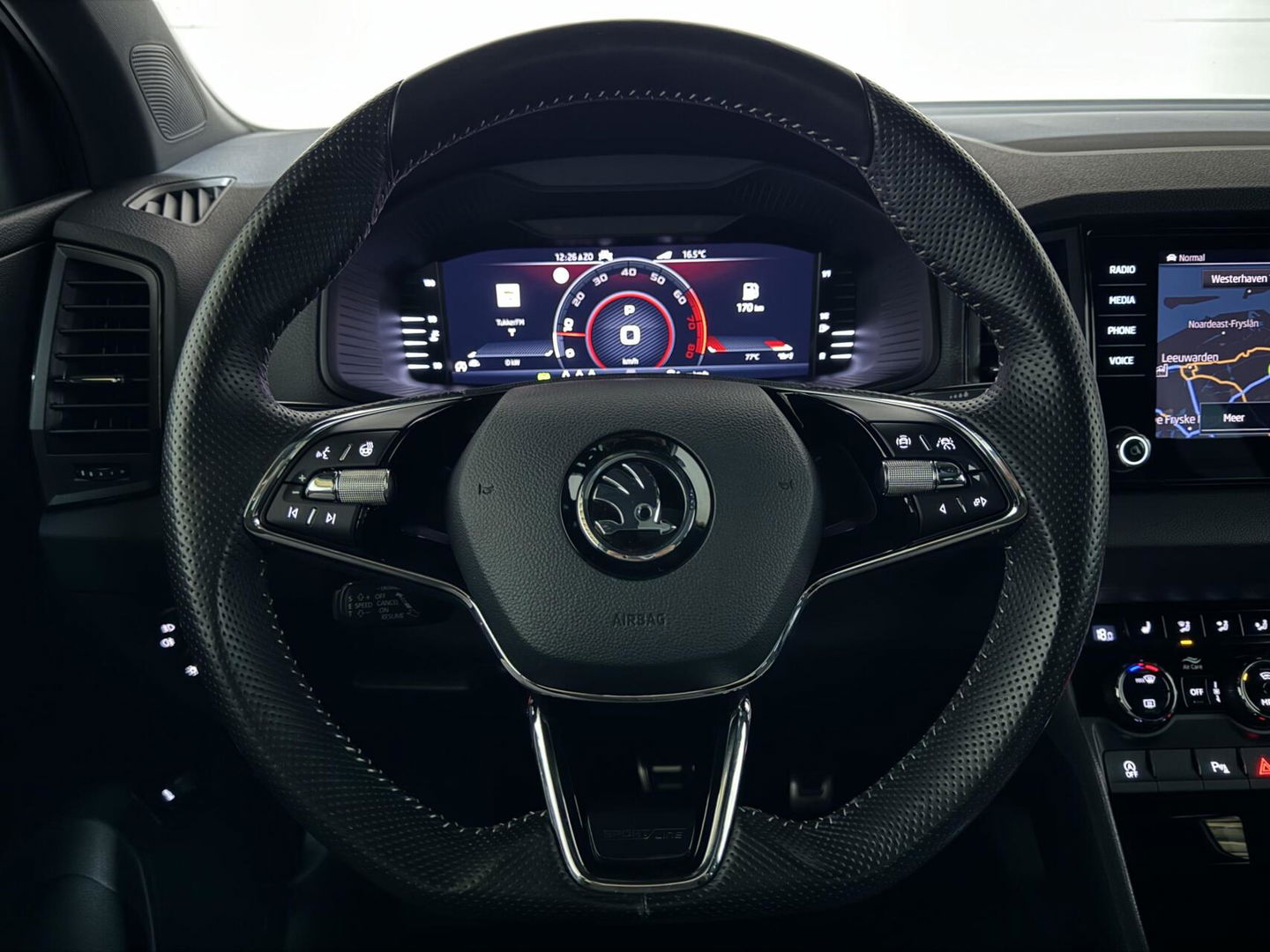 Škoda Karoq 1.5 TSI ACT Sportline Pano ACC Sfeer Canton Trekh. NAP