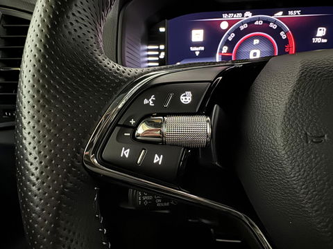 Škoda Karoq 1.5 TSI ACT Sportline Pano ACC Sfeer Canton Trekh. NAP