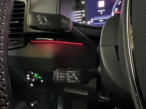 Škoda Karoq 1.5 TSI ACT Sportline Pano ACC Sfeer Canton Trekh. NAP