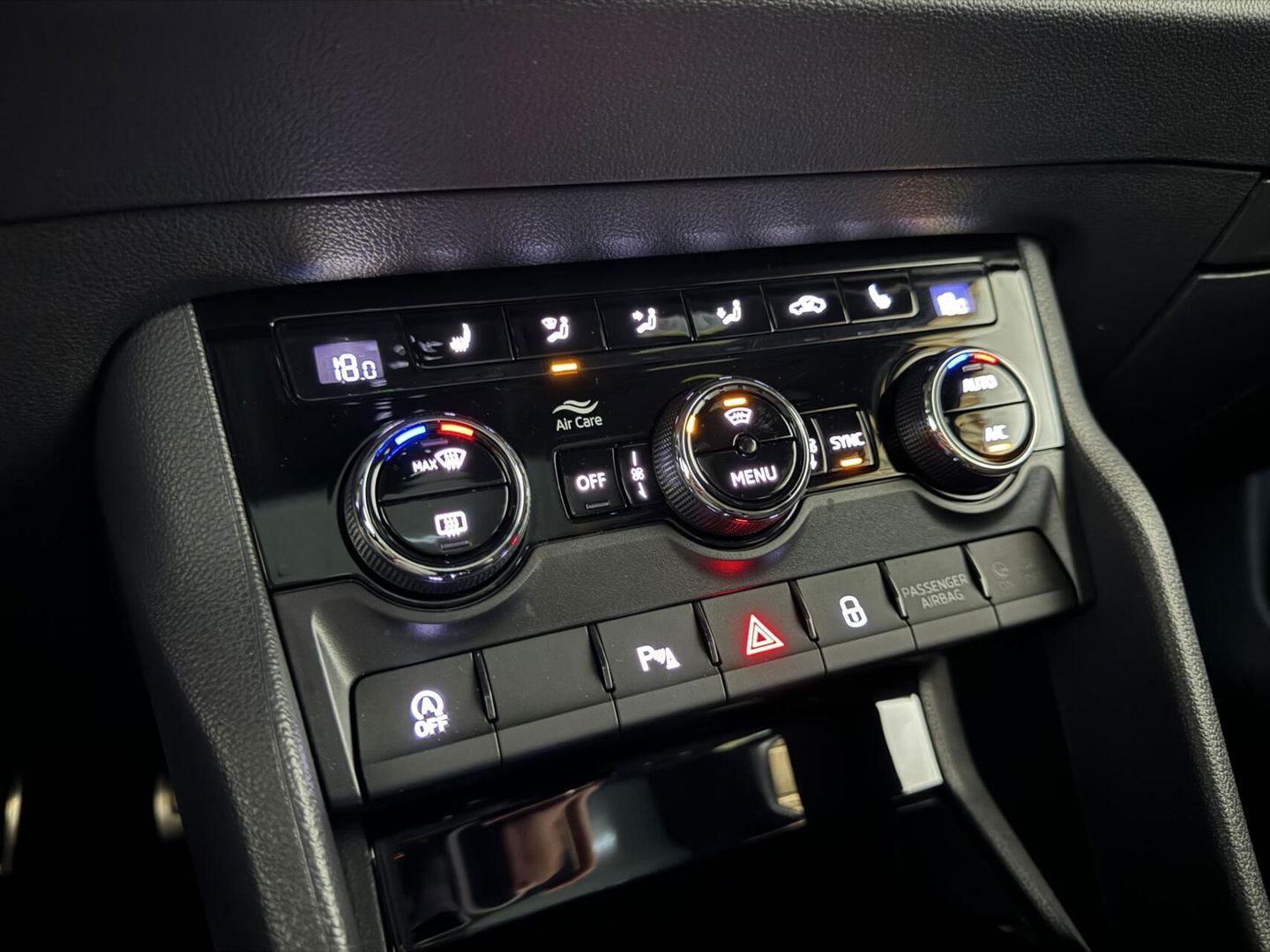 Škoda Karoq 1.5 TSI ACT Sportline Pano ACC Sfeer Canton Trekh. NAP