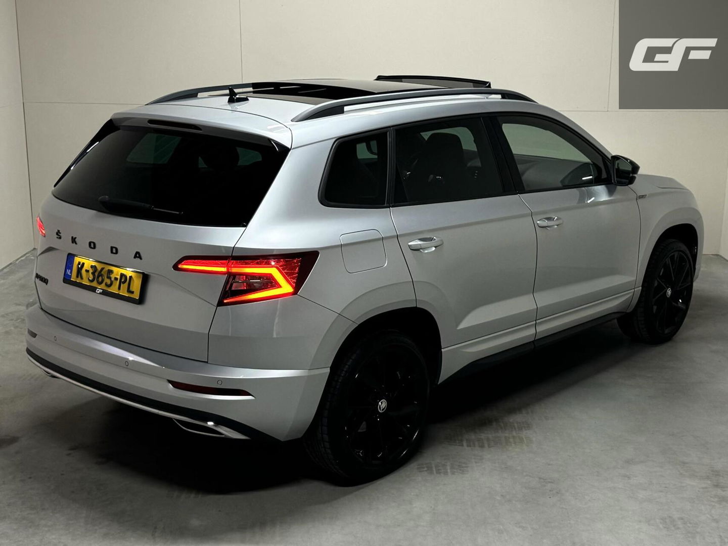 Škoda Karoq 1.5 TSI ACT Sportline Pano ACC Sfeer Canton Trekh. NAP