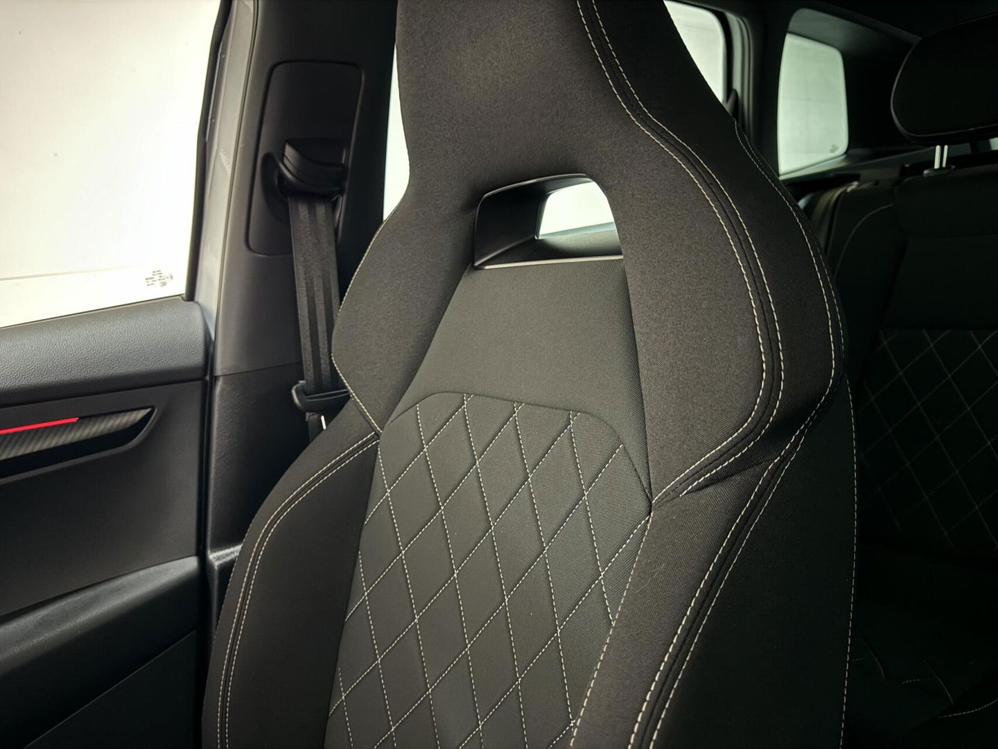 Škoda Karoq 1.5 TSI ACT Sportline Pano ACC Sfeer Canton Trekh. NAP