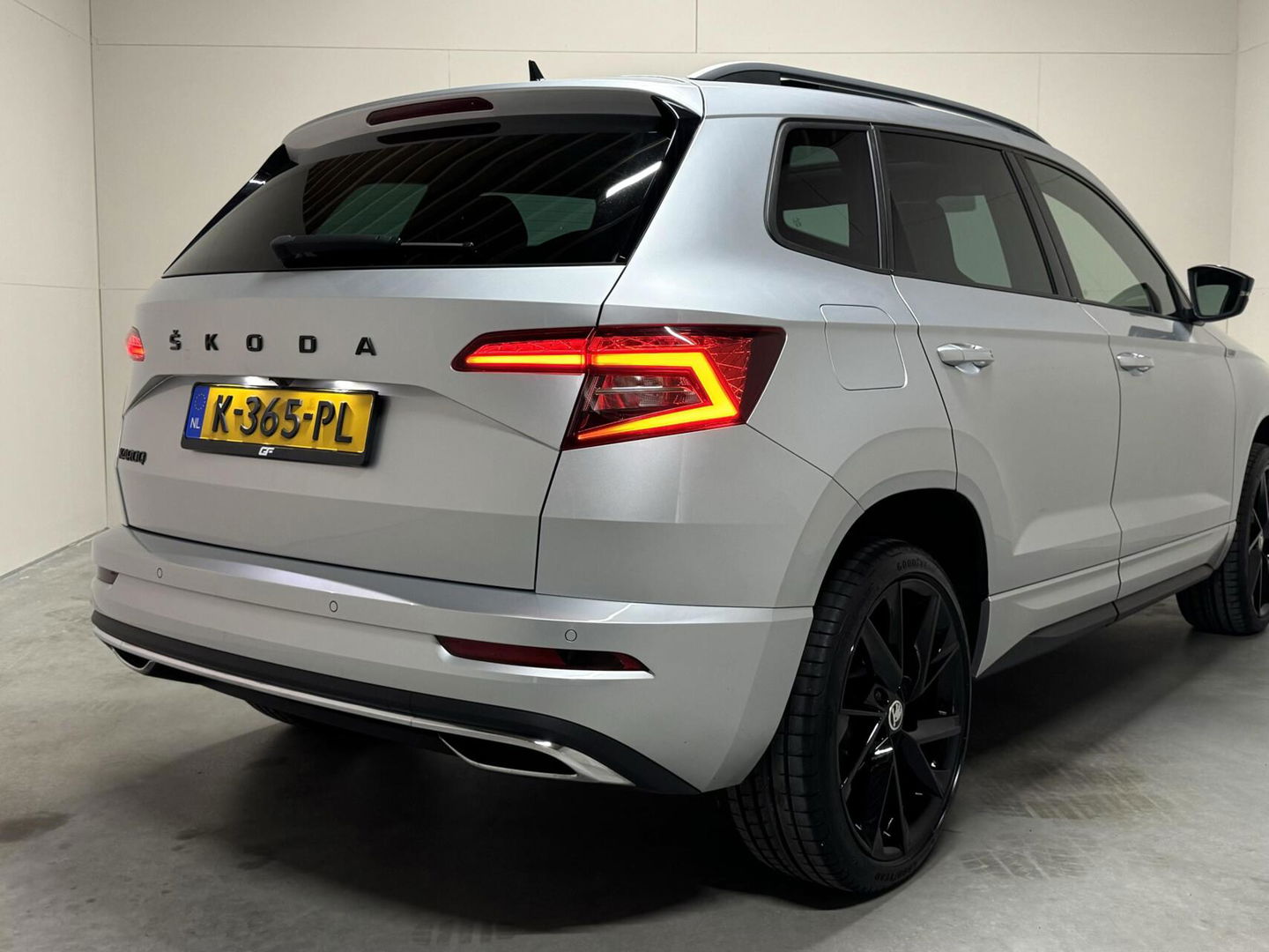 Škoda Karoq 1.5 TSI ACT Sportline Pano ACC Sfeer Canton Trekh. NAP