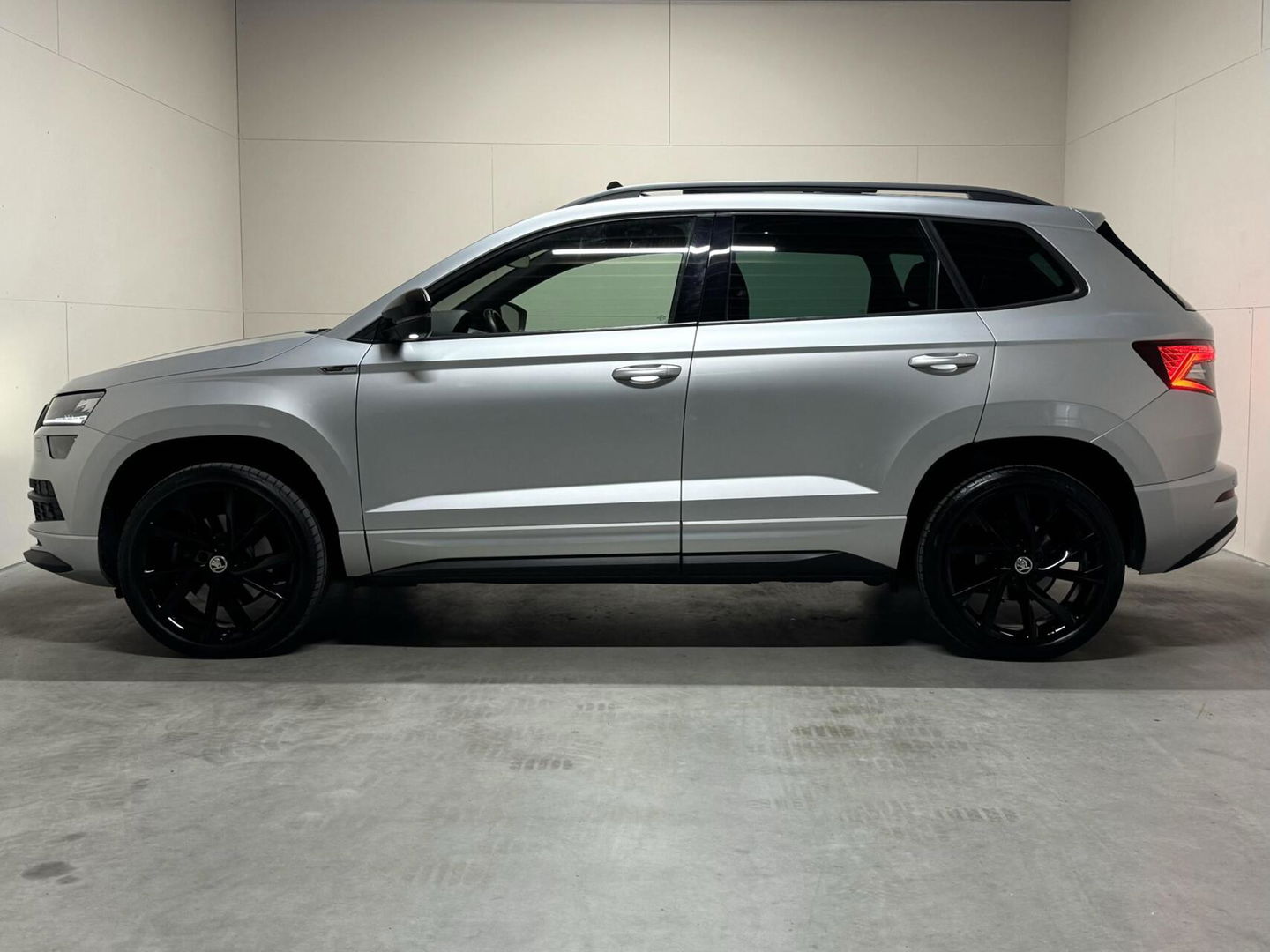 Škoda Karoq 1.5 TSI ACT Sportline Pano ACC Sfeer Canton Trekh. NAP