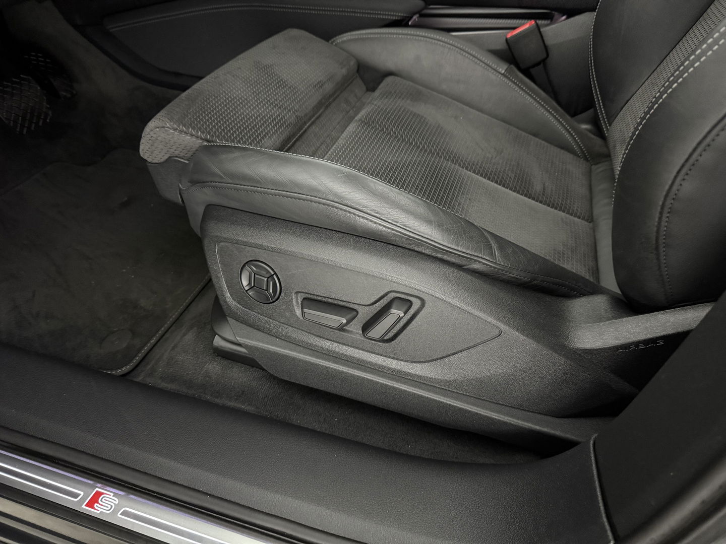 Audi e-tron 55 Quattro S-line 408PK 95 kWh | SOH 86% | Pano | Memory | Sfeer | 360° | Trekh. | Virtual | Carplay | NAP