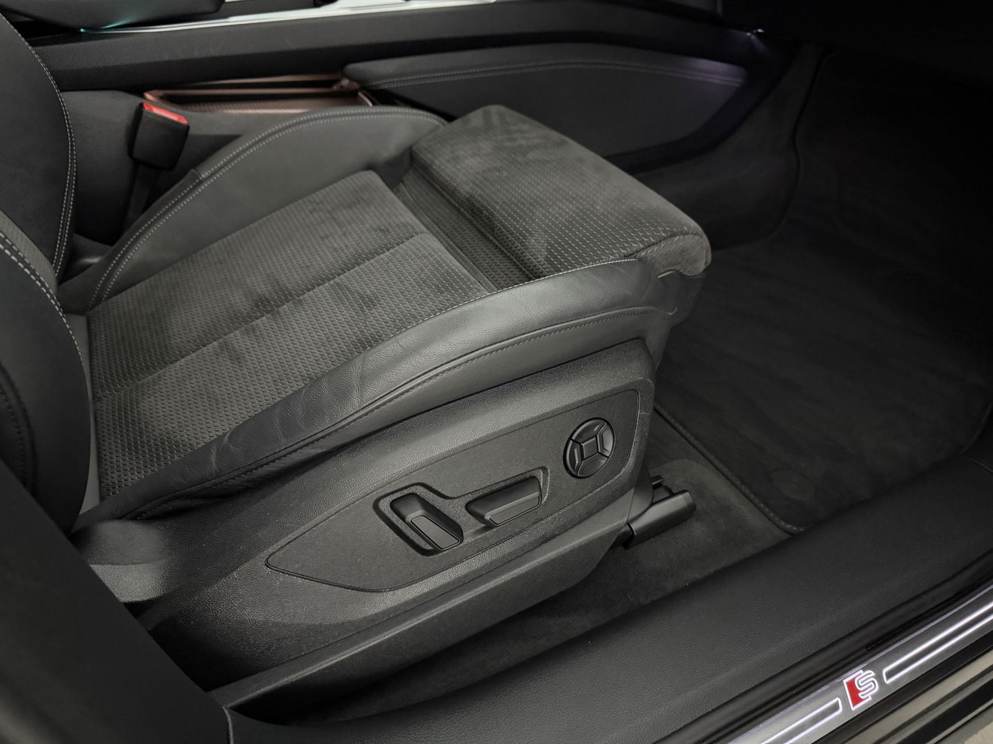 Audi e-tron 55 Quattro S-line 408PK 95 kWh | SOH 86% | Pano | Memory | Sfeer | 360° | Trekh. | Virtual | Carplay | NAP