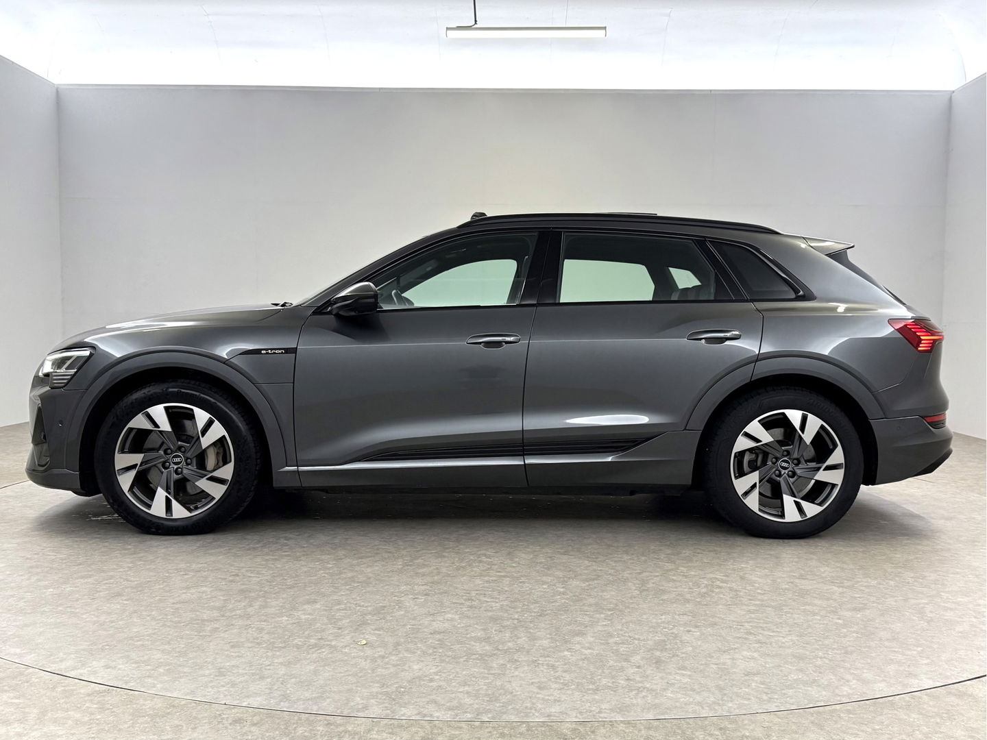 Audi e-tron 55 Quattro S-line 408PK 95 kWh | SOH 86% | Pano | Memory | Sfeer | 360° | Trekh. | Virtual | Carplay | NAP
