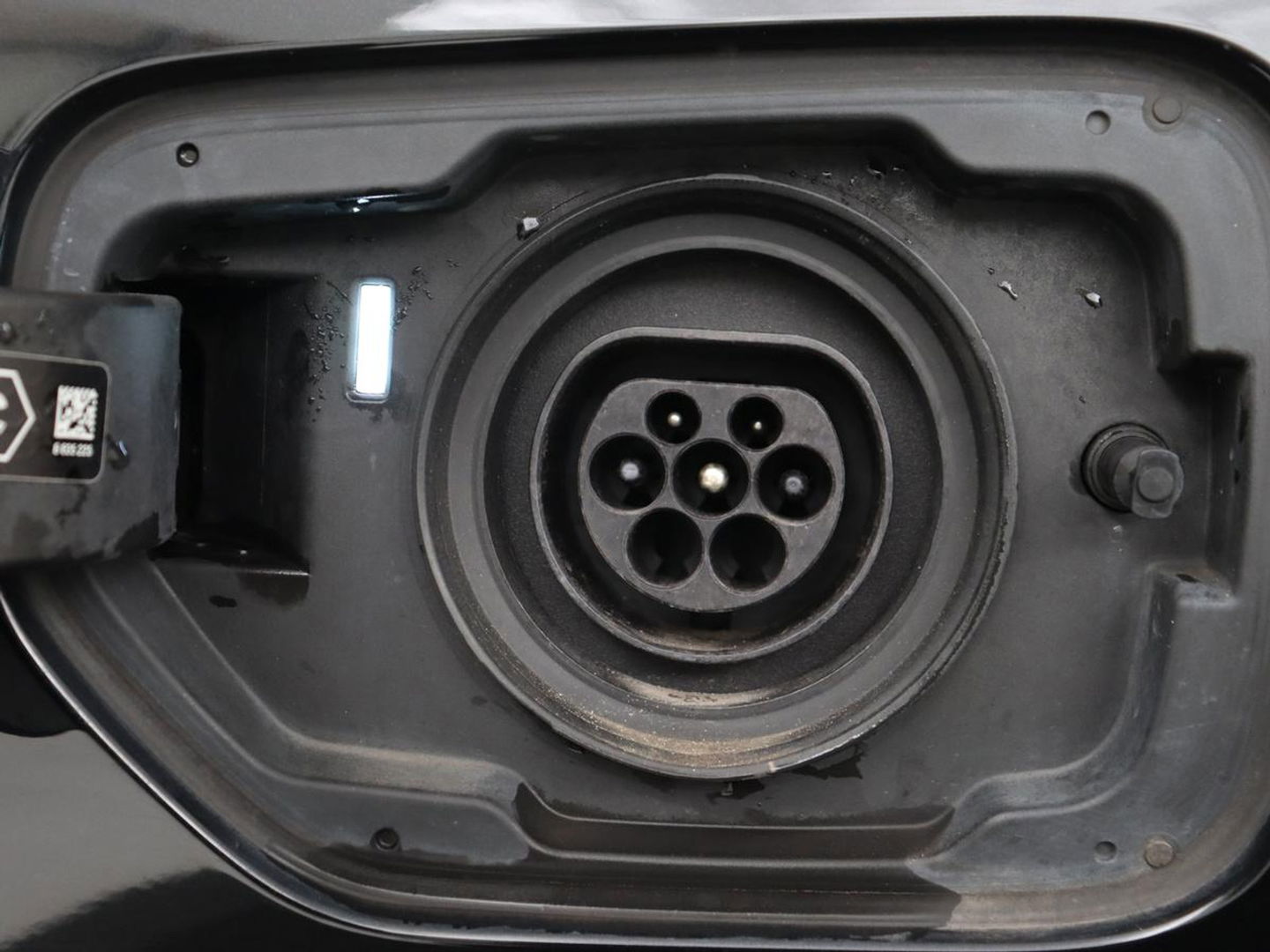 BMW 3-serie 330e Sport Line | Adaptive cruise | Stoelverwarming | Sportstoelen | Carplay | Sfeerverlichting | Live Cockpit | Navigatie | Half leder | DAB | Climate control | PHEV | Plug In