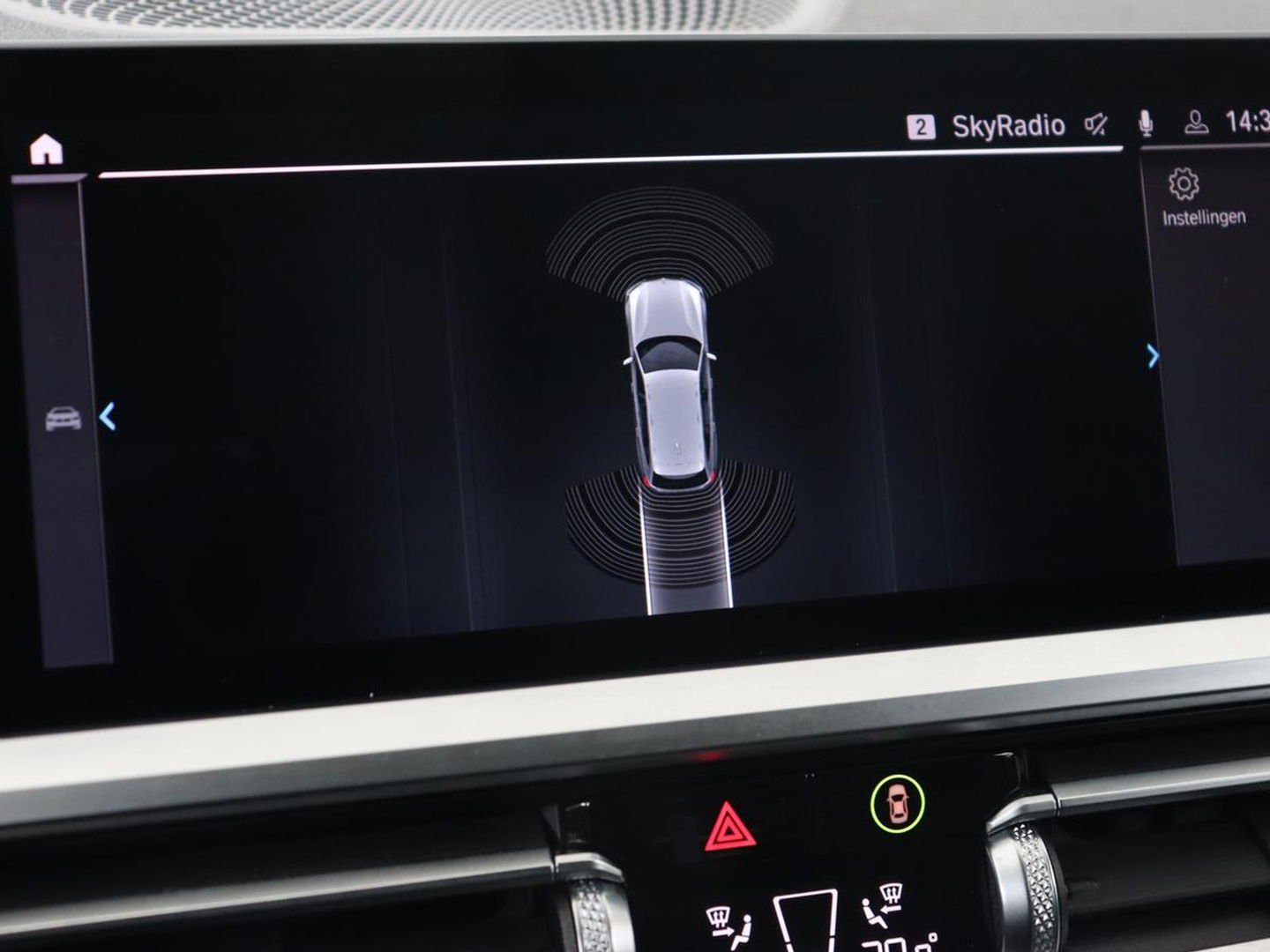 BMW 3-serie 330e Sport Line | Adaptive cruise | Stoelverwarming | Sportstoelen | Carplay | Sfeerverlichting | Live Cockpit | Navigatie | Half leder | DAB | Climate control | PHEV | Plug In