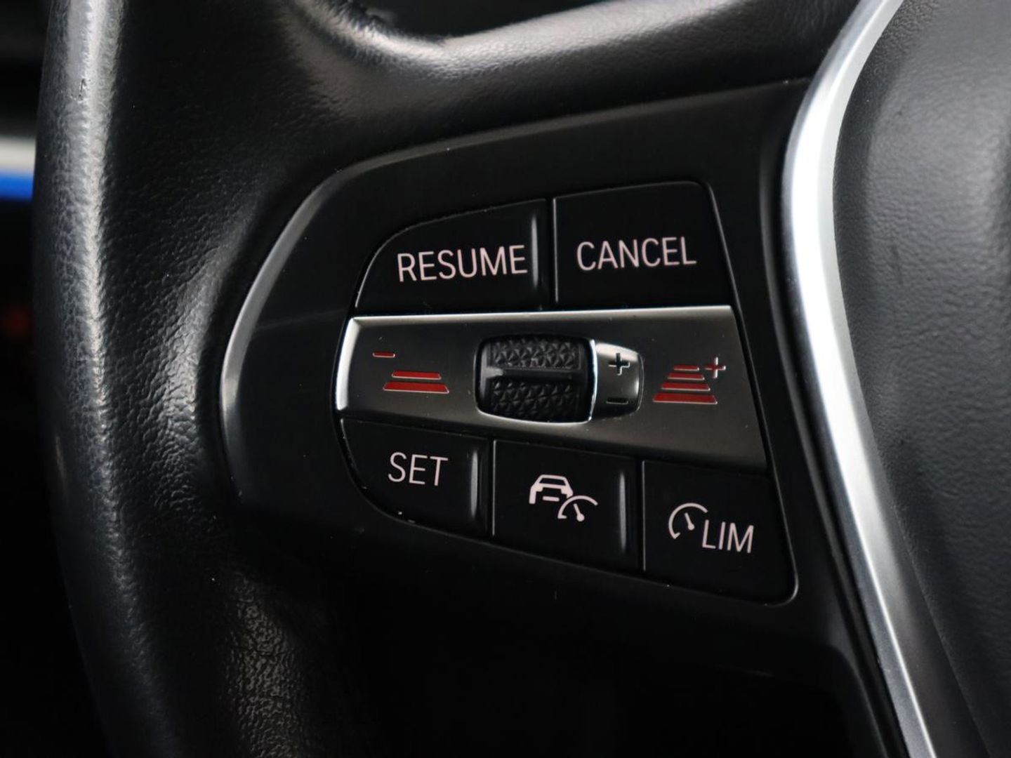 BMW 3-serie 330e Sport Line | Adaptive cruise | Stoelverwarming | Sportstoelen | Carplay | Sfeerverlichting | Live Cockpit | Navigatie | Half leder | DAB | Climate control | PHEV | Plug In