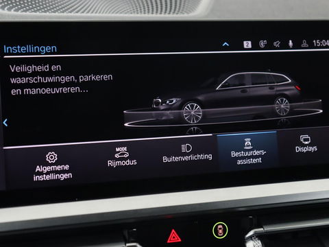 BMW 3-serie 330e Sport Line | Adaptive cruise | Stoelverwarming | Sportstoelen | Carplay | Sfeerverlichting | Live Cockpit | Navigatie | Half leder | DAB | Climate control | PHEV | Plug In