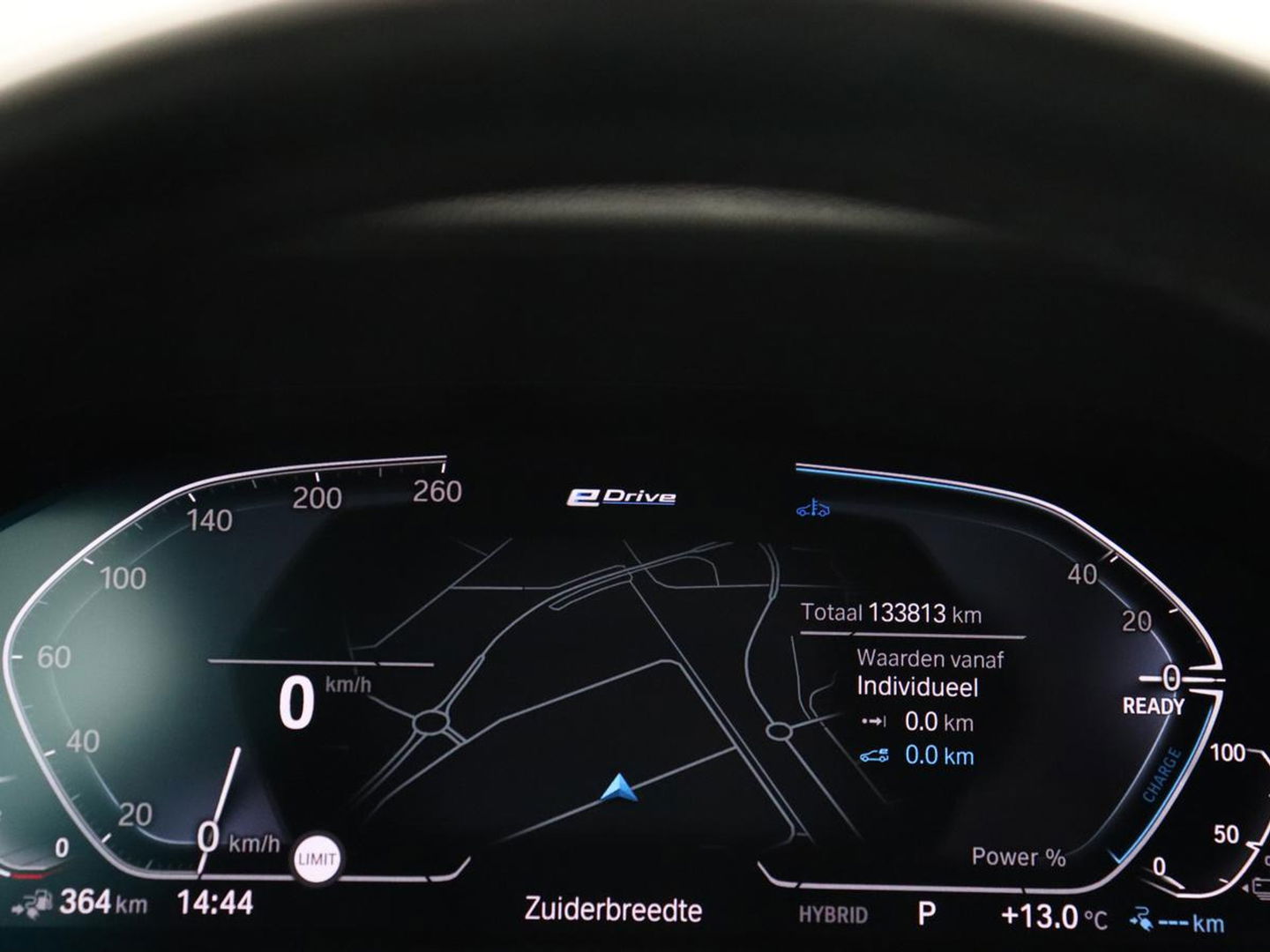 BMW 3-serie 330e Sport Line | Adaptive cruise | Stoelverwarming | Sportstoelen | Carplay | Sfeerverlichting | Live Cockpit | Navigatie | Half leder | DAB | Climate control | PHEV | Plug In
