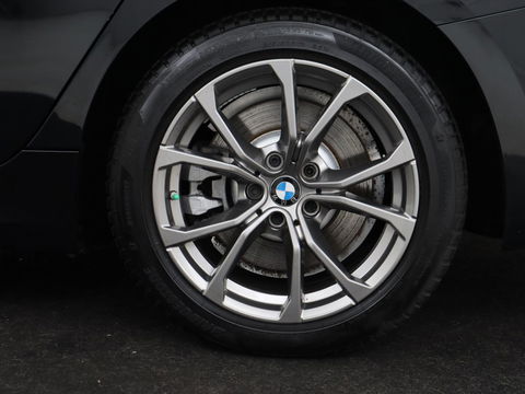 BMW 3-serie 330e Sport Line | Adaptive cruise | Stoelverwarming | Sportstoelen | Carplay | Sfeerverlichting | Live Cockpit | Navigatie | Half leder | DAB | Climate control | PHEV | Plug In