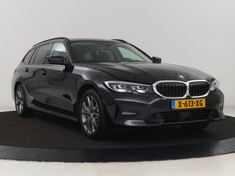 BMW 3-serie 330e Sport Line | Adaptive cruise | Stoelverwarming | Sportstoelen | Carplay | Sfeerverlichting | Live Cockpit | Navigatie | Half leder | DAB | Climate control | PHEV | Plug In