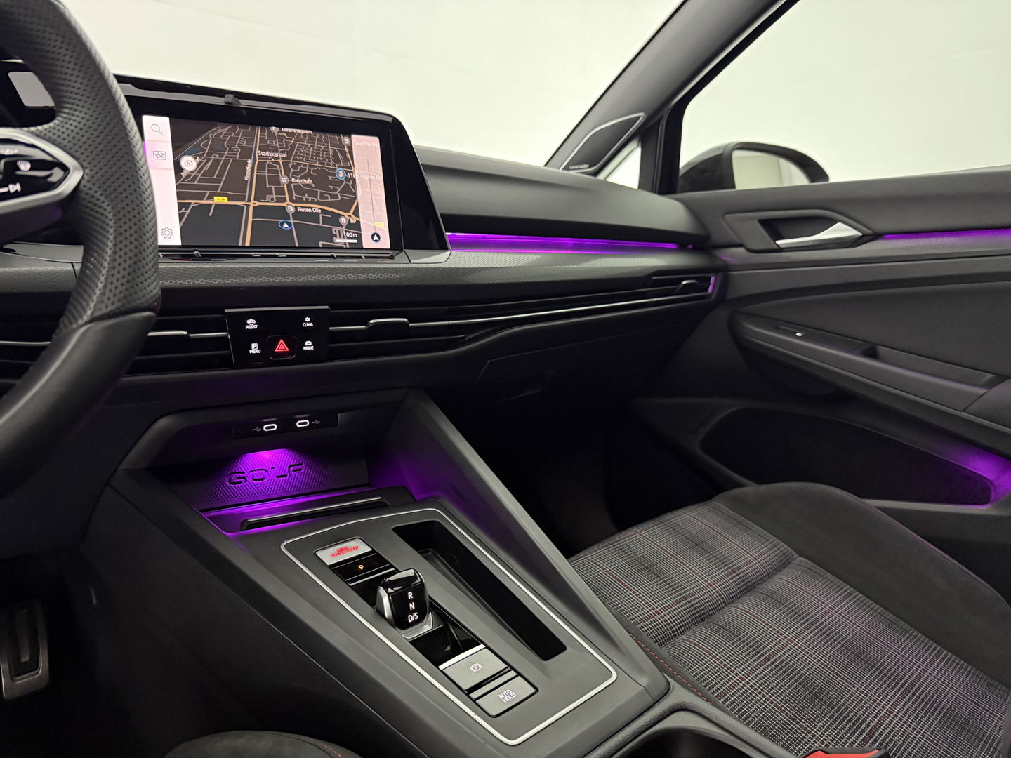 Volkswagen Golf 2.0 TSI GTI 245PK | Pano | Sfeerverl. | H/K | IQ-Light | Virtual | Carplay | Camera | Adaptive Cruise | Stoel/Stuurverw.