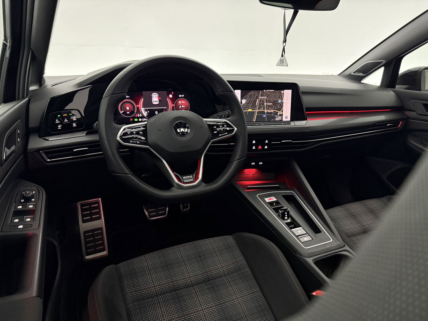 Volkswagen Golf 2.0 TSI GTI 245PK | Pano | Sfeerverl. | H/K | IQ-Light | Virtual | Carplay | Camera | Adaptive Cruise | Stoel/Stuurverw.