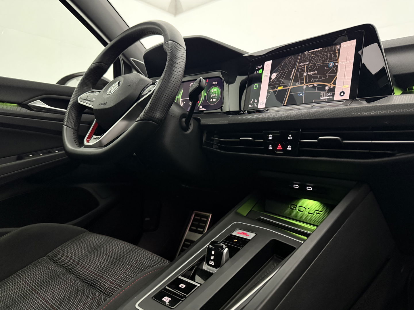 Volkswagen Golf 2.0 TSI GTI 245PK | Pano | Sfeerverl. | H/K | IQ-Light | Virtual | Carplay | Camera | Adaptive Cruise | Stoel/Stuurverw.