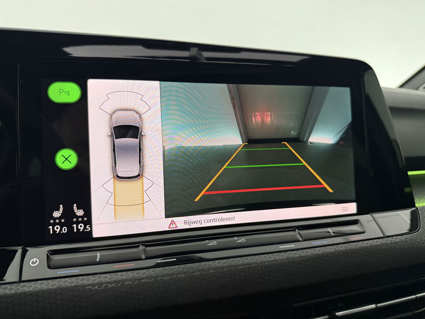 Volkswagen Golf 2.0 TSI GTI 245PK | Pano | Sfeerverl. | H/K | IQ-Light | Virtual | Carplay | Camera | Adaptive Cruise | Stoel/Stuurverw.