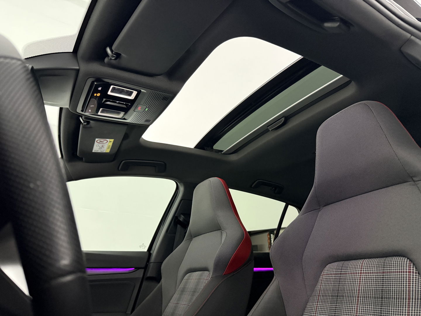 Volkswagen Golf 2.0 TSI GTI 245PK | Pano | Sfeerverl. | H/K | IQ-Light | Virtual | Carplay | Camera | Adaptive Cruise | Stoel/Stuurverw.