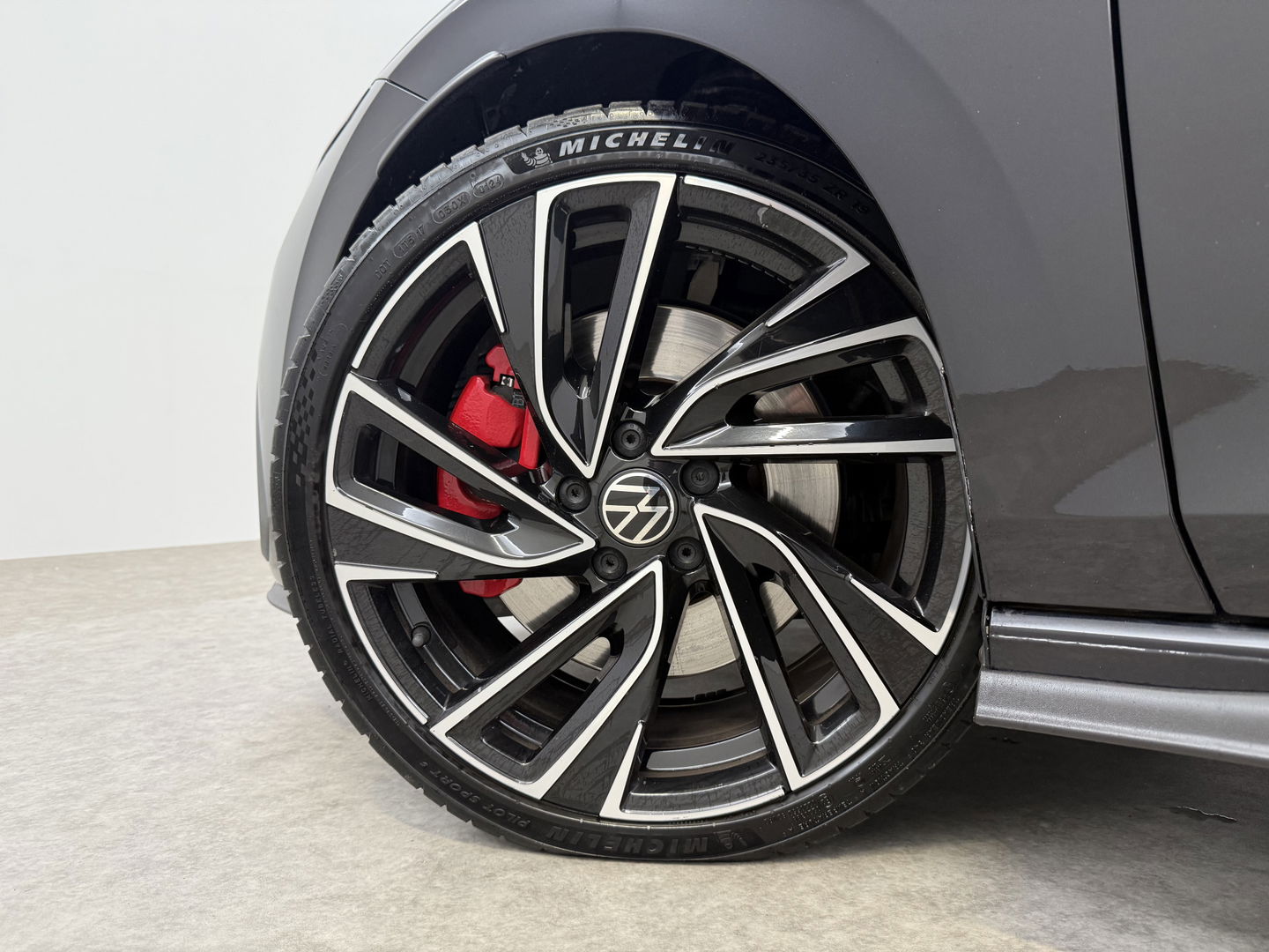 Volkswagen Golf 2.0 TSI GTI 245PK | Pano | Sfeerverl. | H/K | IQ-Light | Virtual | Carplay | Camera | Adaptive Cruise | Stoel/Stuurverw.