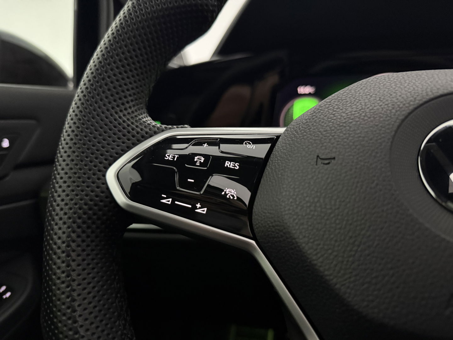 Volkswagen Golf 2.0 TSI GTI 245PK | Pano | Sfeerverl. | H/K | IQ-Light | Virtual | Carplay | Camera | Adaptive Cruise | Stoel/Stuurverw.