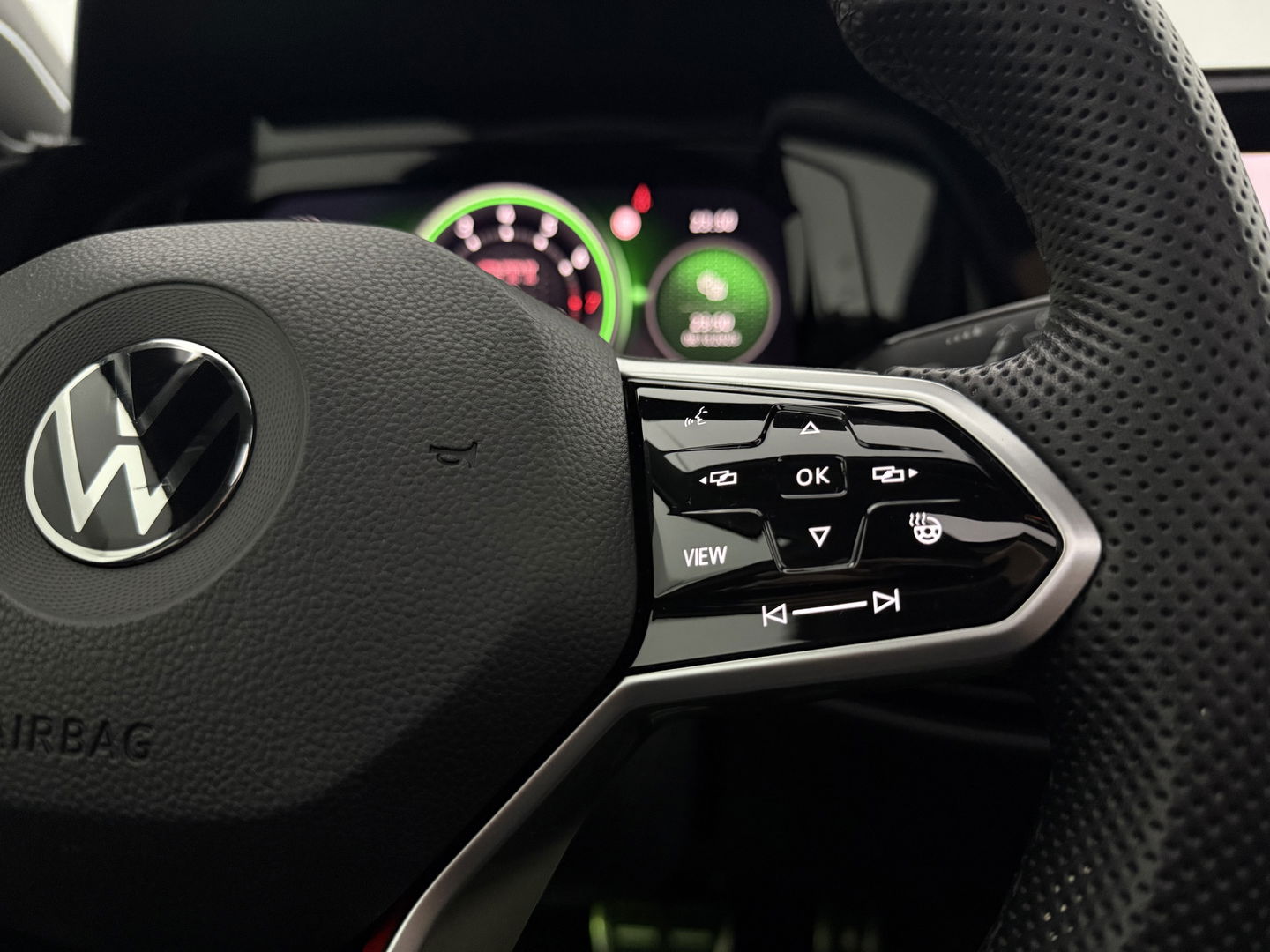 Volkswagen Golf 2.0 TSI GTI 245PK | Pano | Sfeerverl. | H/K | IQ-Light | Virtual | Carplay | Camera | Adaptive Cruise | Stoel/Stuurverw.