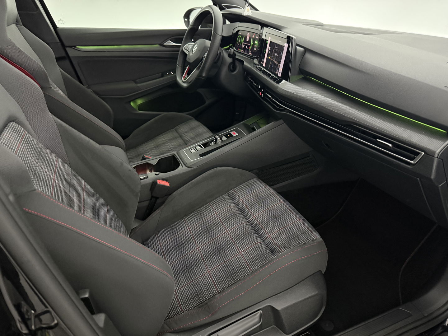 Volkswagen Golf 2.0 TSI GTI 245PK | Pano | Sfeerverl. | H/K | IQ-Light | Virtual | Carplay | Camera | Adaptive Cruise | Stoel/Stuurverw.