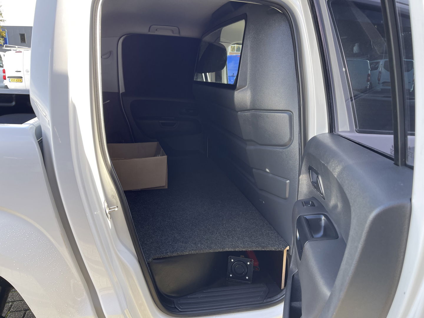 Volkswagen Amarok 3.0 TDI 164pk 4 Motion Plus Cab Trendline / 2 persoons / vaste prijs rijklaar € 19.950 ex btw / lease vanaf € / 4x4 / airco / mag 3000 kg trekken / euro 6 diesel / bpm vrij