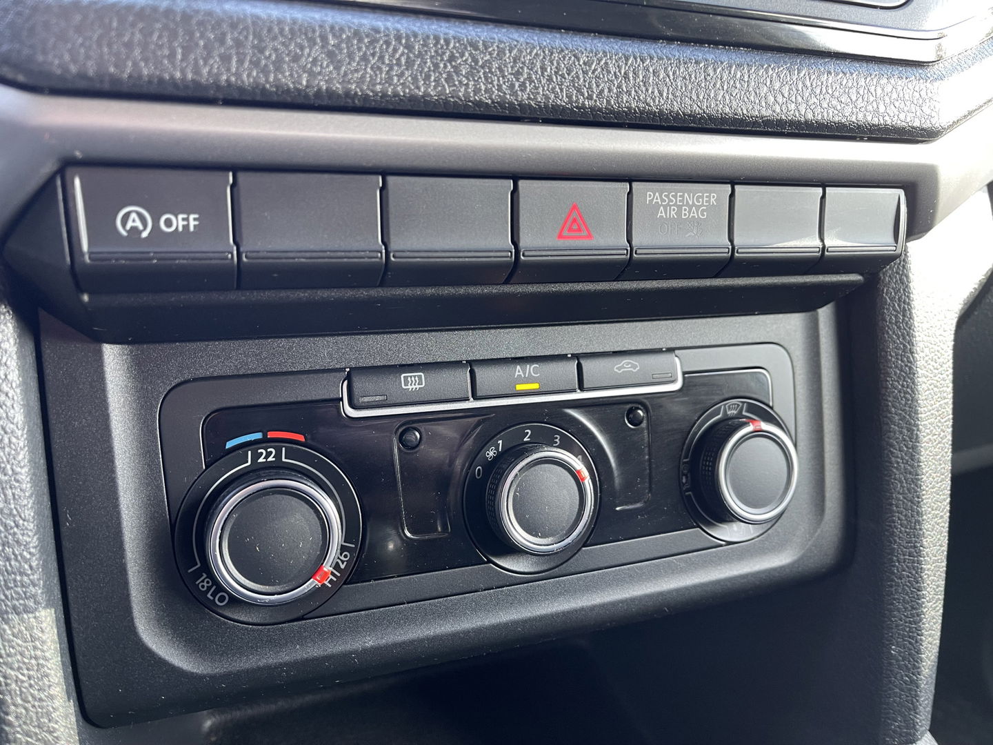 Volkswagen Amarok 3.0 TDI 164pk 4 Motion Plus Cab Trendline / 2 persoons / vaste prijs rijklaar € 19.950 ex btw / lease vanaf € / 4x4 / airco / mag 3000 kg trekken / euro 6 diesel / bpm vrij