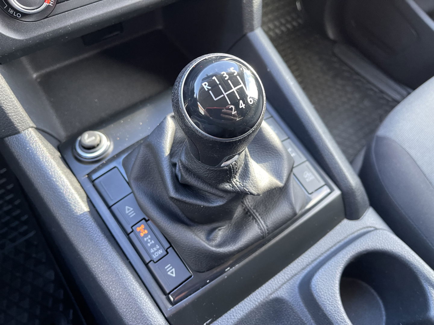 Volkswagen Amarok 3.0 TDI 164pk 4 Motion Plus Cab Trendline / 2 persoons / vaste prijs rijklaar € 19.950 ex btw / lease vanaf € / 4x4 / airco / mag 3000 kg trekken / euro 6 diesel / bpm vrij