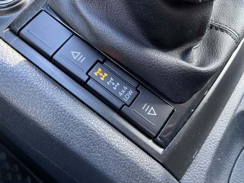 Volkswagen Amarok 3.0 TDI 164pk 4 Motion Plus Cab Trendline / 2 persoons / vaste prijs rijklaar € 19.950 ex btw / lease vanaf € / 4x4 / airco / mag 3000 kg trekken / euro 6 diesel / bpm vrij