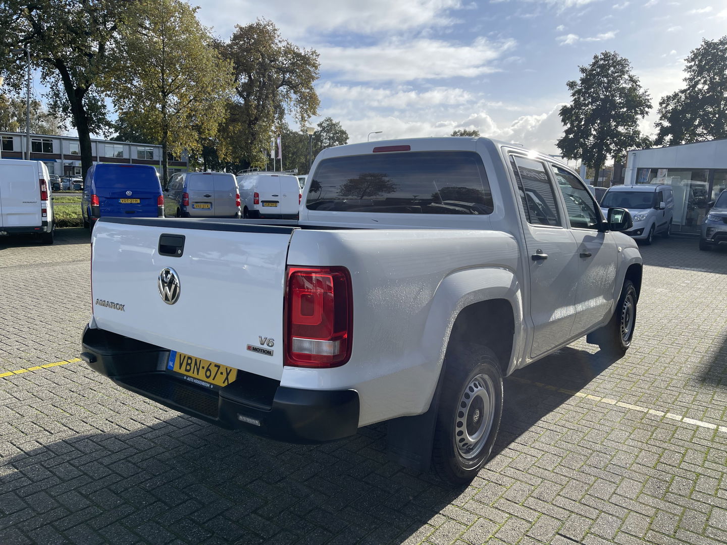 Volkswagen Amarok 3.0 TDI 164pk 4 Motion Plus Cab Trendline / 2 persoons / vaste prijs rijklaar € 19.950 ex btw / lease vanaf € / 4x4 / airco / mag 3000 kg trekken / euro 6 diesel / bpm vrij
