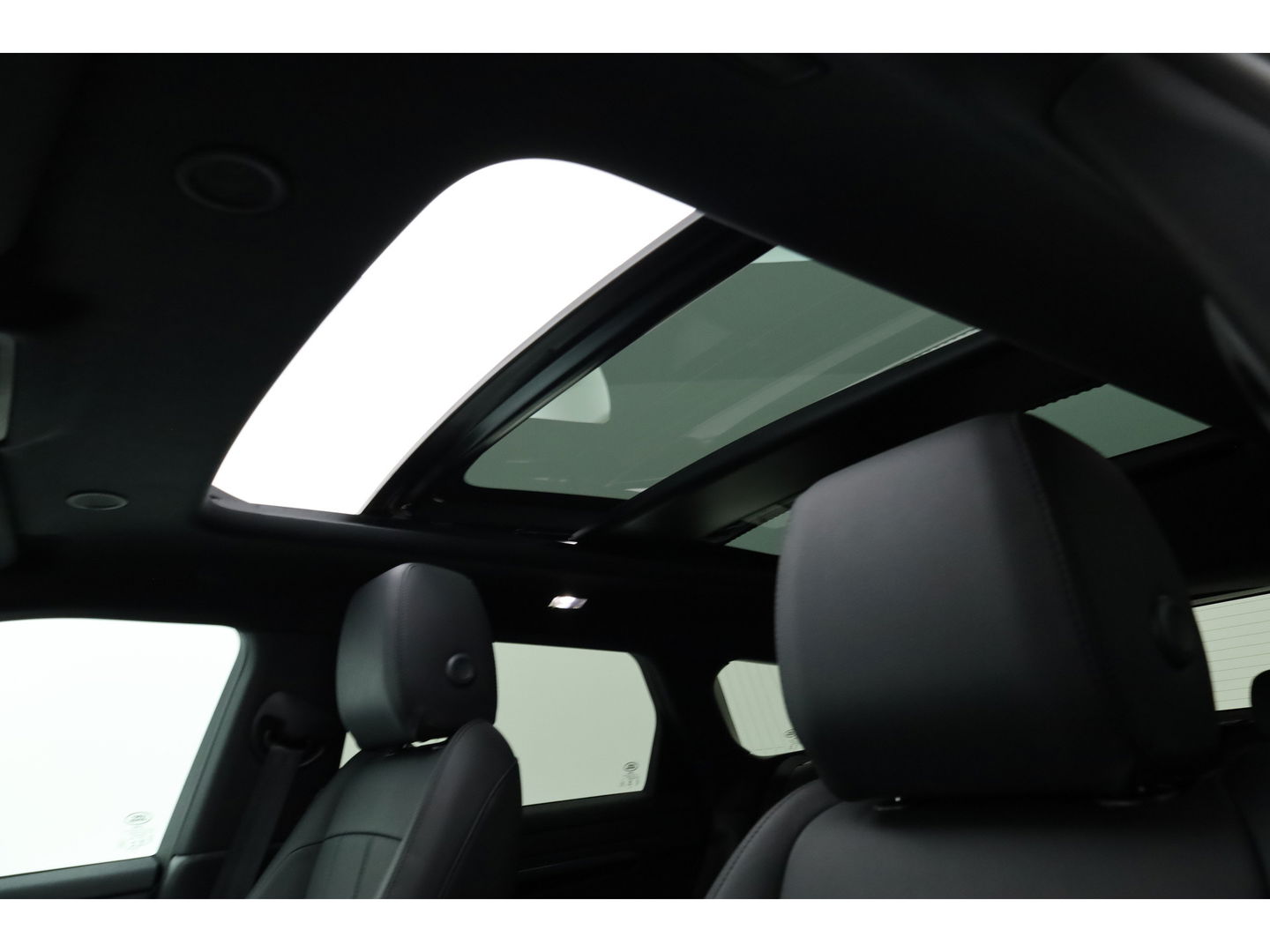 Land Rover Range Rover Evoque 1.5 P300e AWD R-Dynamic S | Pano | Adapt. Cruise | Keyless | 20'' | Camera | Stoelverw. | Leder | Navi