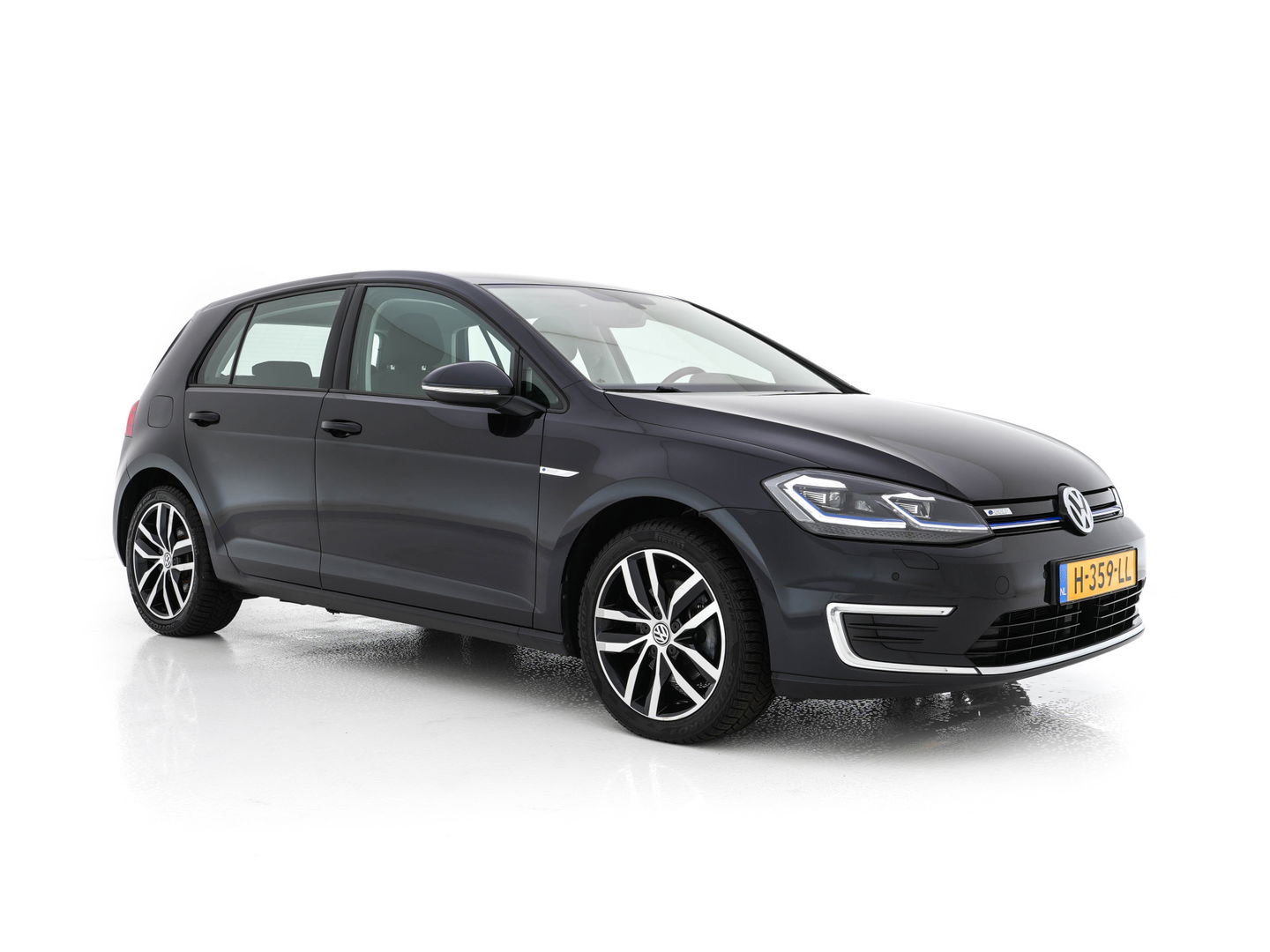 Volkswagen e-Golf E-DITION Aut. *HEAT-PUMP | ADAPTIVE-CRUISE | FULL-LED | DAB+ | NAVI-FULLMAP | CARPLAY | HEATED-COMFORTSEATS | ECC | CCS-FASTLOADER | PARKPILOT | CARPLAY | 17''ALU*