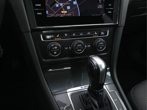 Volkswagen e-Golf E-DITION Aut. *HEAT-PUMP | ADAPTIVE-CRUISE | FULL-LED | DAB+ | NAVI-FULLMAP | CARPLAY | HEATED-COMFORTSEATS | ECC | CCS-FASTLOADER | PARKPILOT | CARPLAY | 17''ALU*