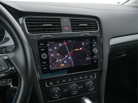 Volkswagen e-Golf E-DITION Aut. *HEAT-PUMP | ADAPTIVE-CRUISE | FULL-LED | DAB+ | NAVI-FULLMAP | CARPLAY | HEATED-COMFORTSEATS | ECC | CCS-FASTLOADER | PARKPILOT | CARPLAY | 17''ALU*