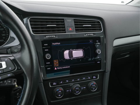 Volkswagen e-Golf E-DITION Aut. *HEAT-PUMP | ADAPTIVE-CRUISE | FULL-LED | DAB+ | NAVI-FULLMAP | CARPLAY | HEATED-COMFORTSEATS | ECC | CCS-FASTLOADER | PARKPILOT | CARPLAY | 17''ALU*