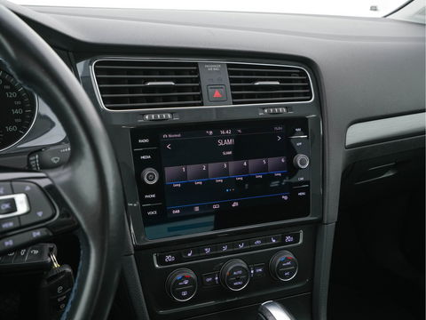 Volkswagen e-Golf E-DITION Aut. *HEAT-PUMP | ADAPTIVE-CRUISE | FULL-LED | DAB+ | NAVI-FULLMAP | CARPLAY | HEATED-COMFORTSEATS | ECC | CCS-FASTLOADER | PARKPILOT | CARPLAY | 17''ALU*