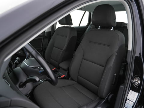 Volkswagen e-Golf E-DITION Aut. *HEAT-PUMP | ADAPTIVE-CRUISE | FULL-LED | DAB+ | NAVI-FULLMAP | CARPLAY | HEATED-COMFORTSEATS | ECC | CCS-FASTLOADER | PARKPILOT | CARPLAY | 17''ALU*