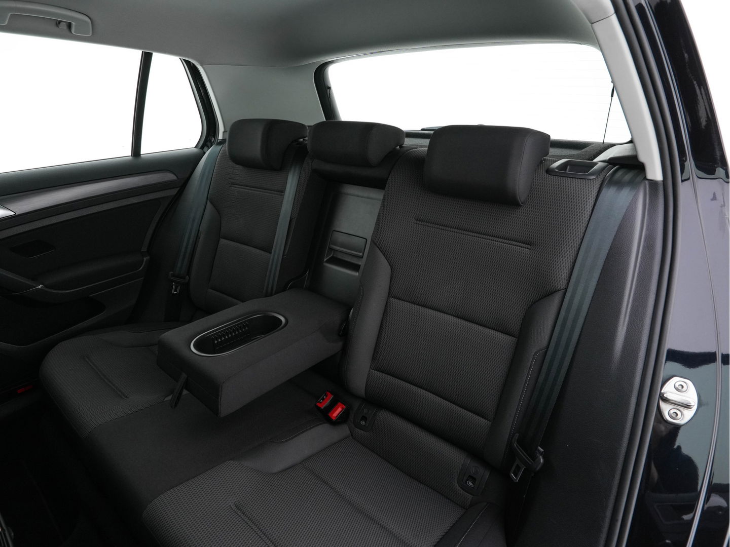 Volkswagen e-Golf E-DITION Aut. *HEAT-PUMP | ADAPTIVE-CRUISE | FULL-LED | DAB+ | NAVI-FULLMAP | CARPLAY | HEATED-COMFORTSEATS | ECC | CCS-FASTLOADER | PARKPILOT | CARPLAY | 17''ALU*